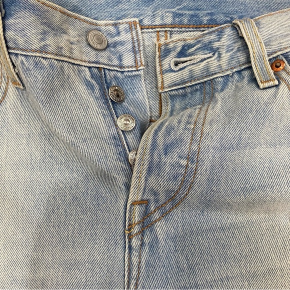 Levi Strauss & Co. 501 Button Fly Distressed Denim Jeans W26 L32 - Picture 3 of 4